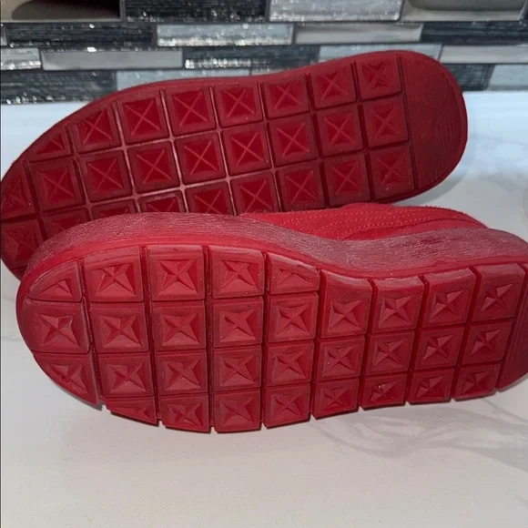 Puma Suede Red Sneakers - Picture 4 of 4